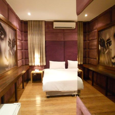 Strand Inn Hotel Bangkok Bagian luar foto
