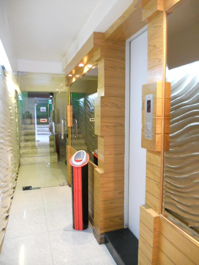 Strand Inn Hotel Bangkok Bagian luar foto
