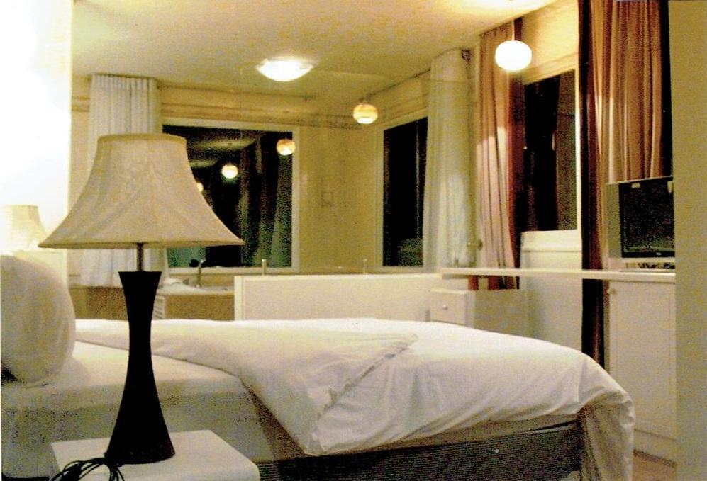 Strand Inn Hotel Bangkok Bagian luar foto